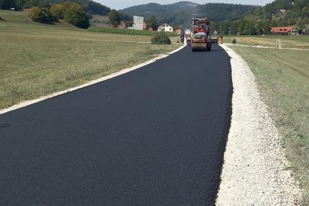 Občina obnovila 700 metrov dotrajane ceste v Temenici 6